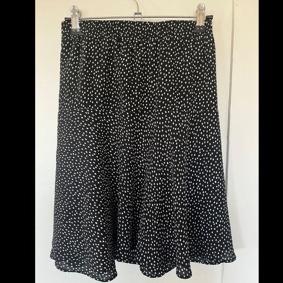 Banana Republic Dresses & Skirts - Banana Republic Skater Skirt in Polka Dot Print— Like New Condition